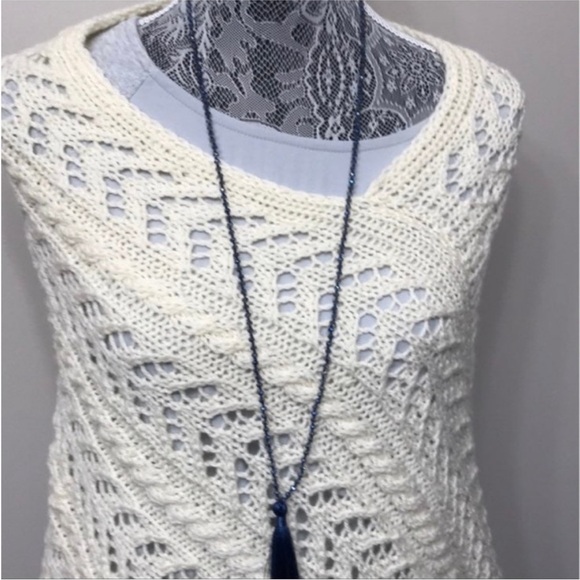 New women’s hand knit , wool , white , lace poncho size S/M - Picture 4 of 8